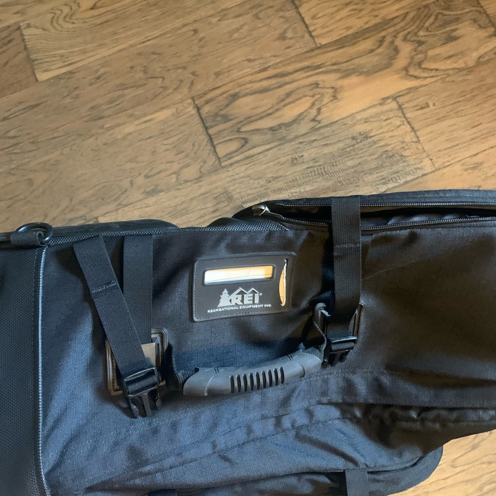 Rei CoOp Rolling Duffel Suitcase Luggage Travel Bag … Gem